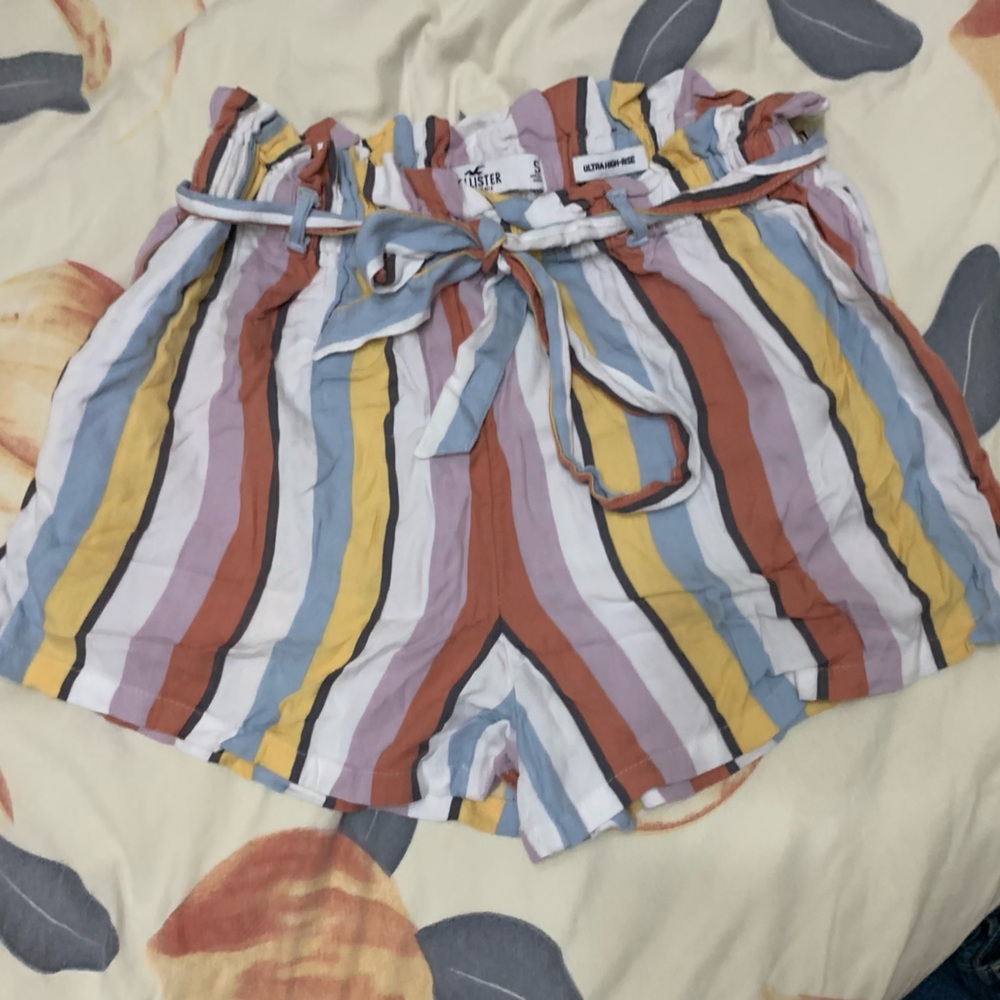 Hollister High rise cotton colored shorts
